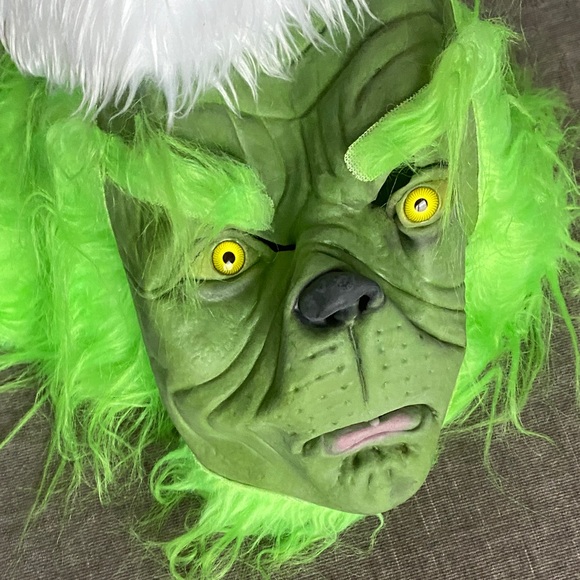 Adult Grinch Costume - Red and Green - Picture 10 of 11
